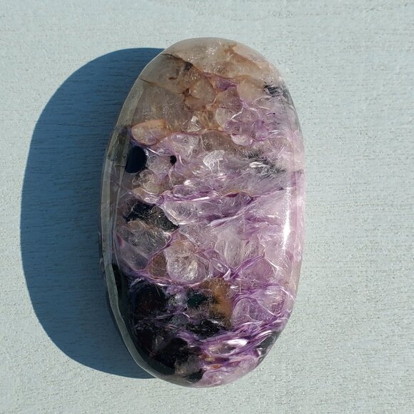 Charoite Oval Palmstone from Syberia (A1) - Picture 3 of 4